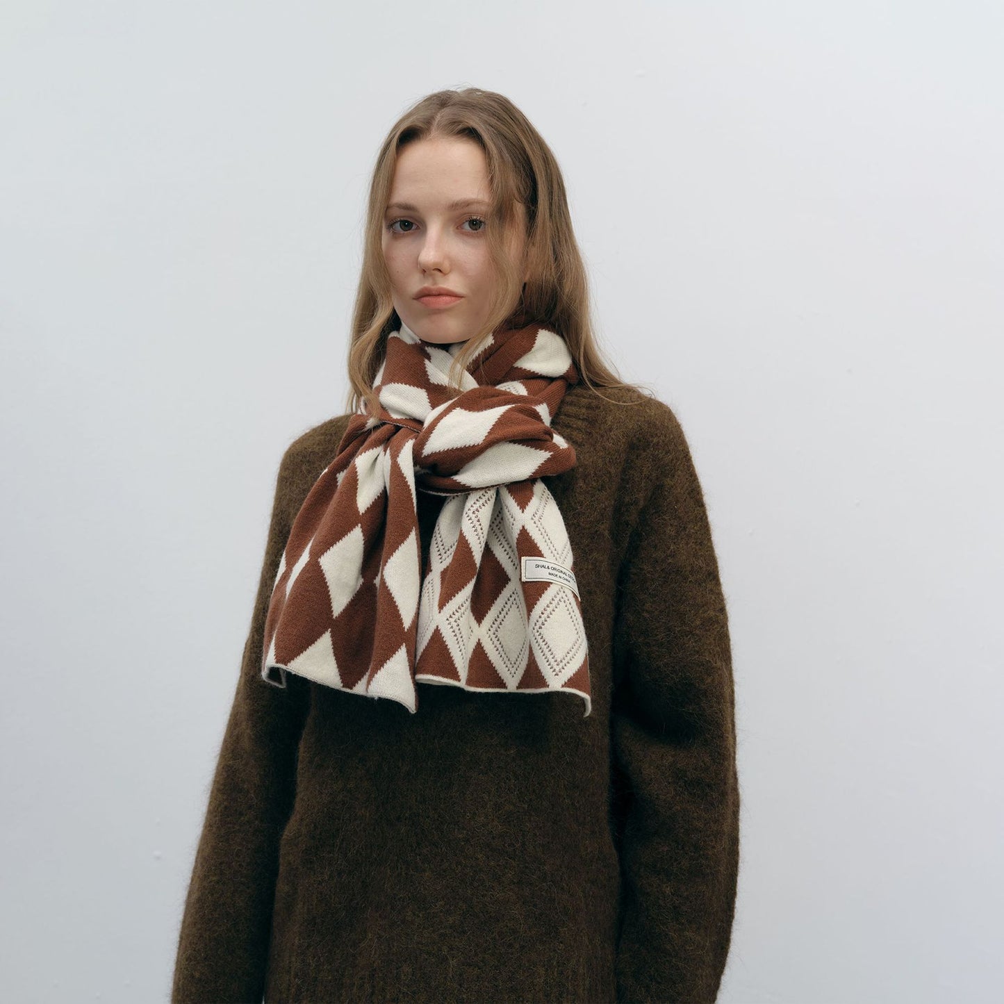 Chic Designer Diamond Woven Scarf for Women - Versatile & Warm