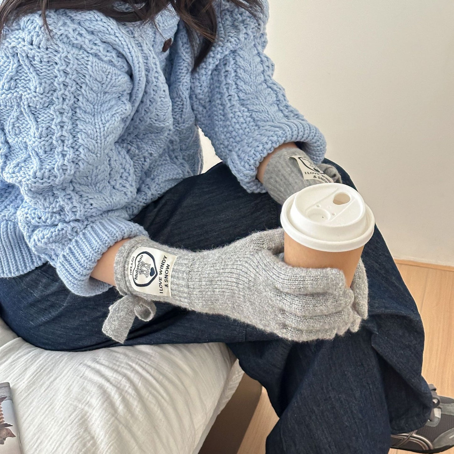 Stylish Knit Gloves with Bow Design and Touchscreen Functionality