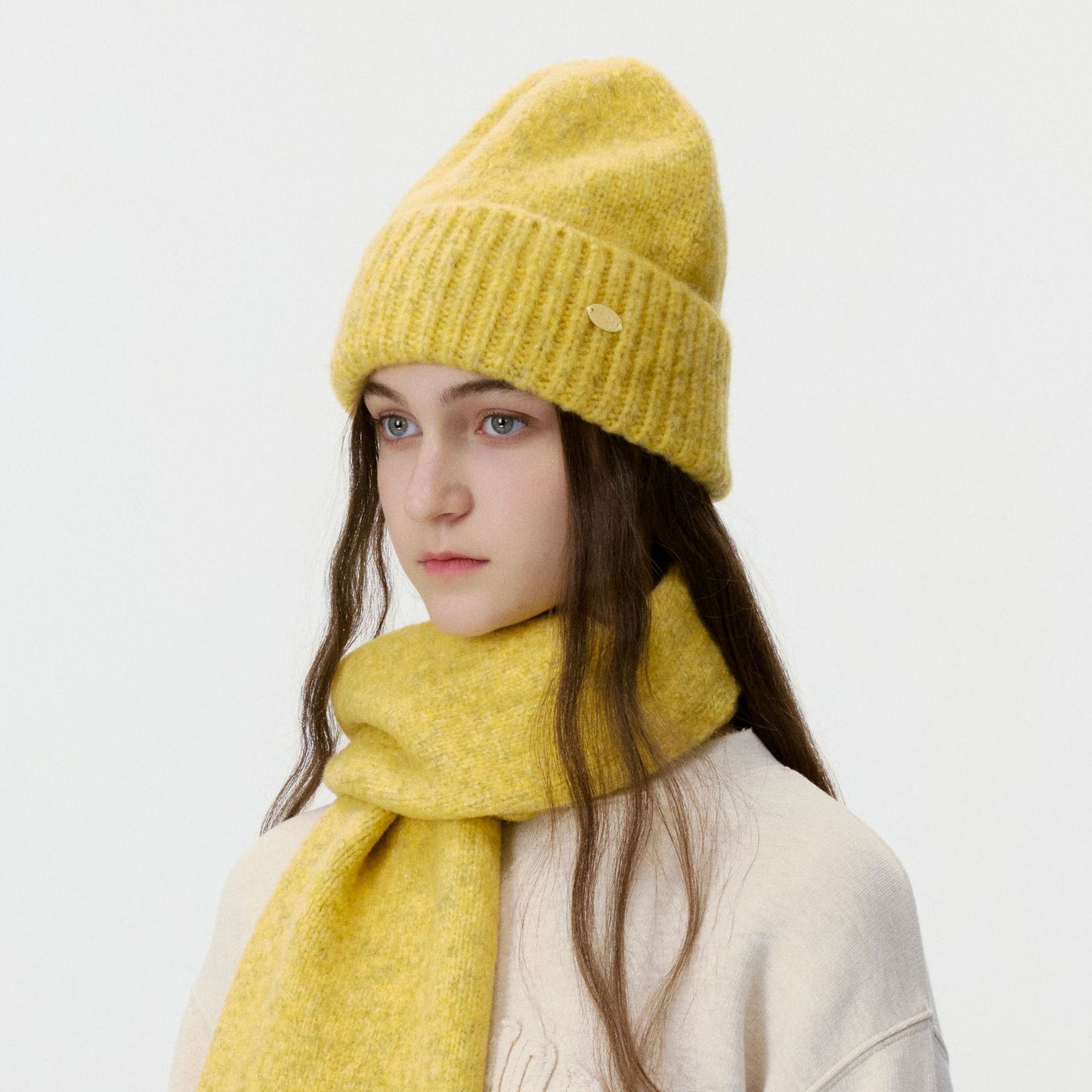 Solid Color Knitted Beanie for Men and Women - Stylish and Warm