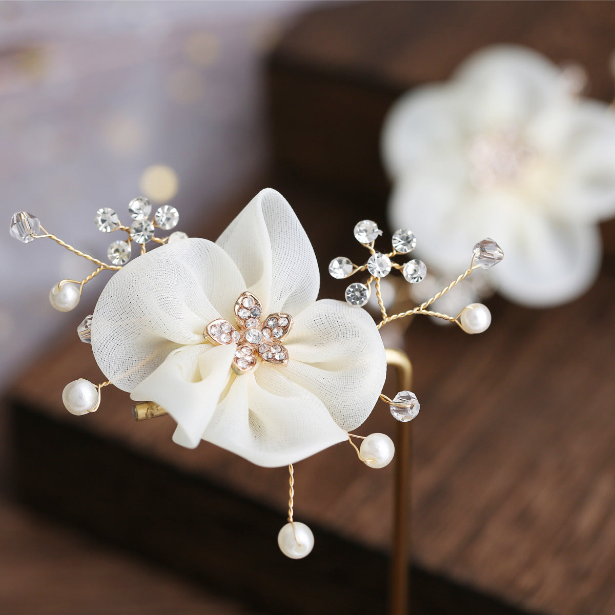 Handmade Pearl Flower Bridal Shoes with Diamond Decoration