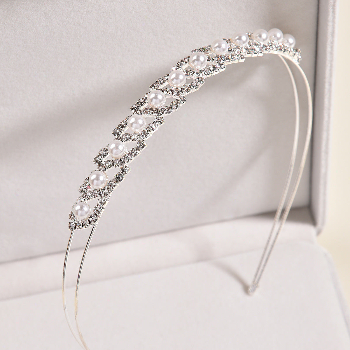 Elegant Pearl Embellished Bridal Headband