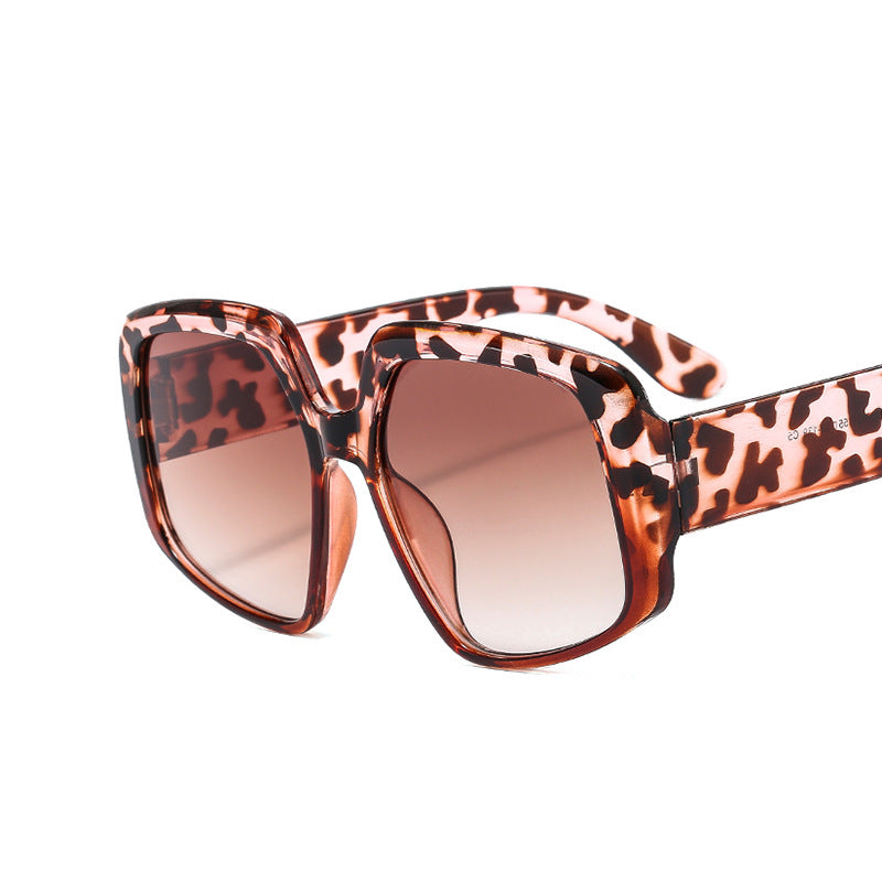 Trendy Oval Frame Sunglasses for Women