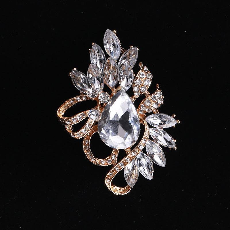 Creative Alloy Cat Brooch Crystal Glass Pin Fashion Accessory