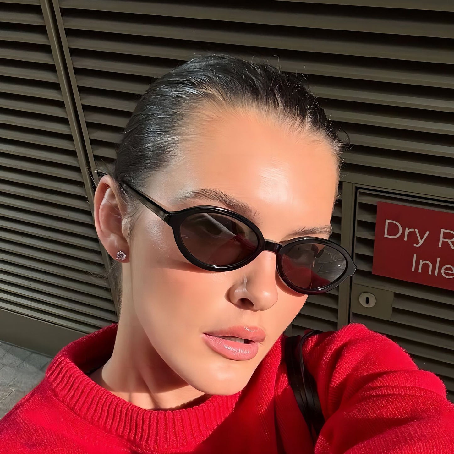 Trendy Oval Sunglasses for Fashionable Casual Wear