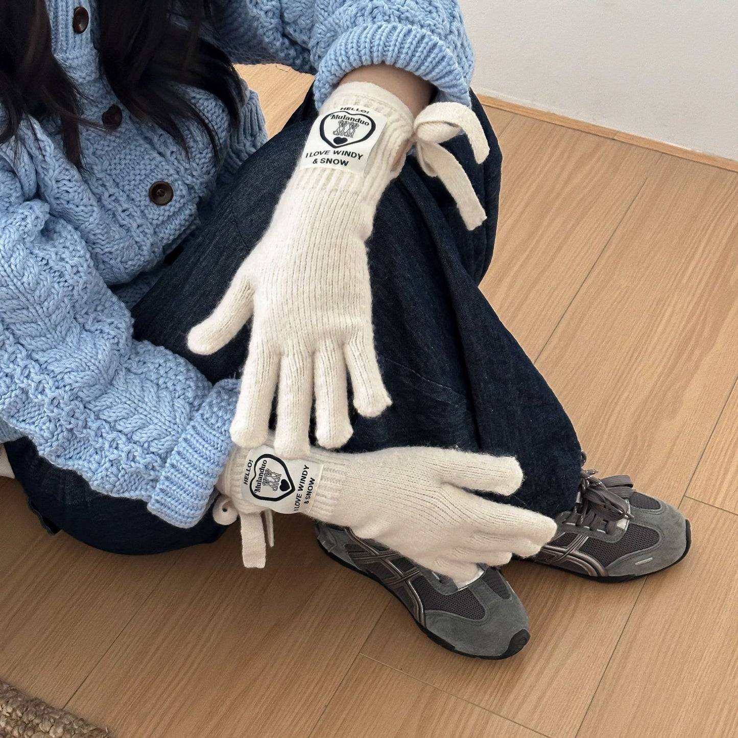 Stylish Knit Gloves with Bow Design and Touchscreen Functionality