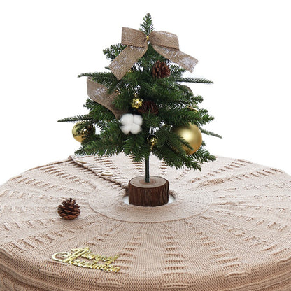 Knitted Christmas Tree Skirt in Red and Khaki - Decorative Capes for Festive Seasons
