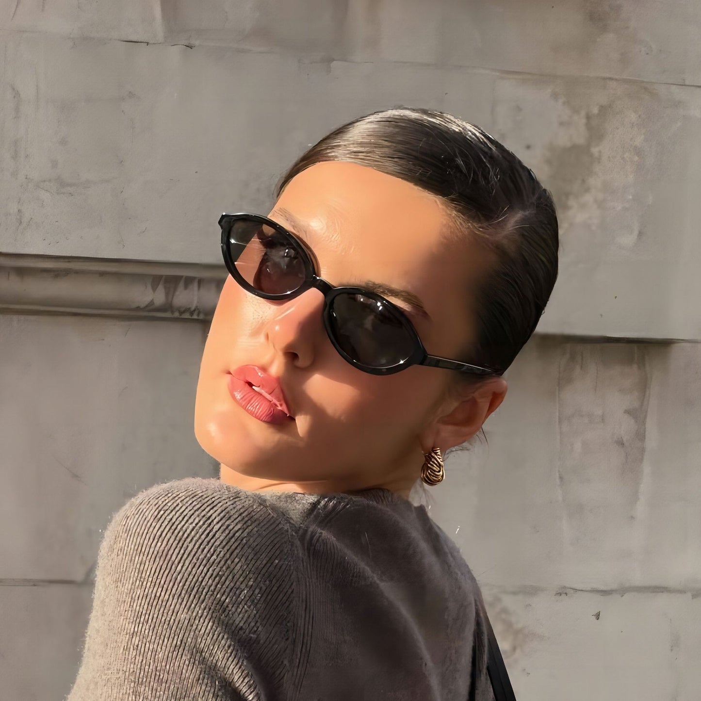 Trendy Oval Sunglasses for Fashionable Casual Wear