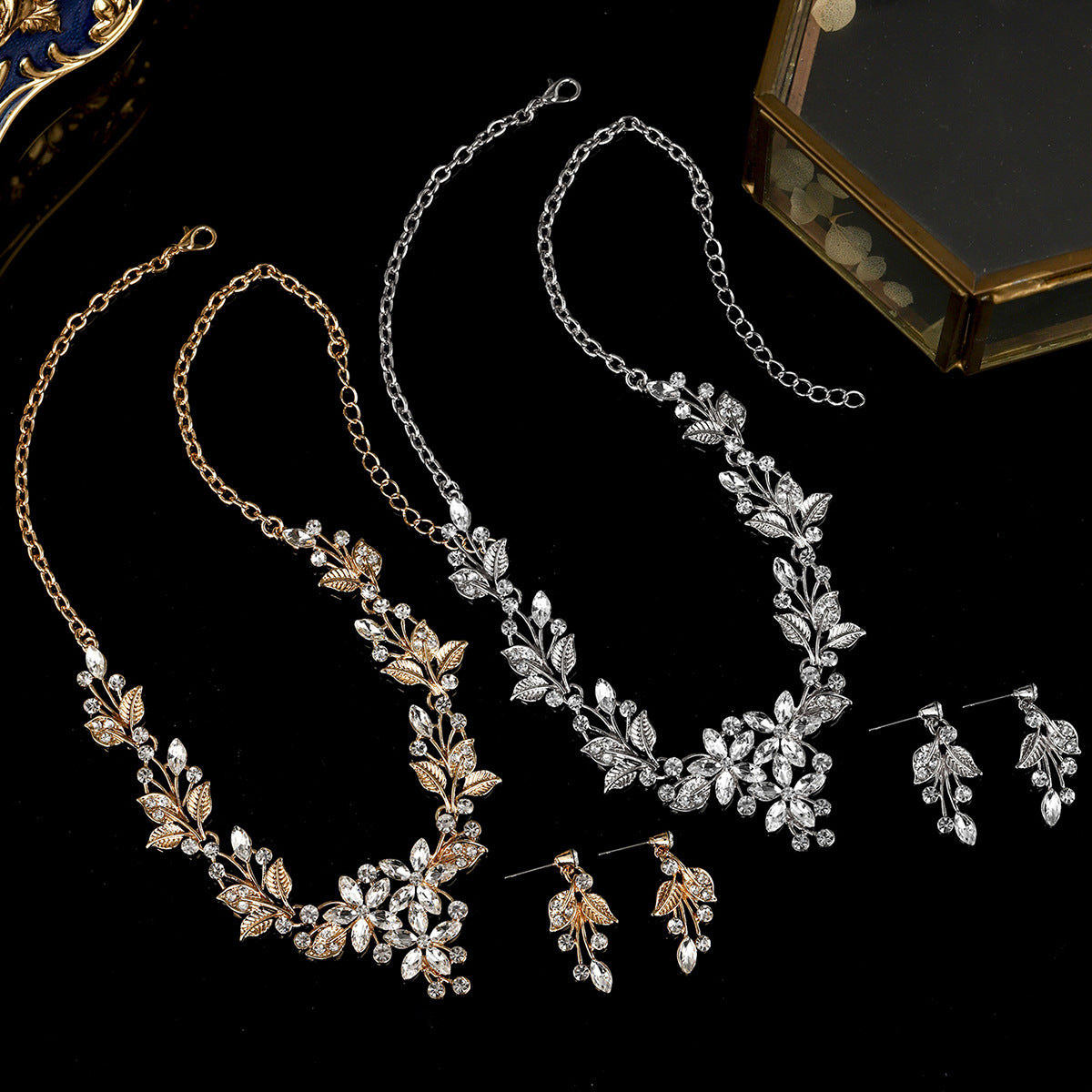 Bridal Jewelry Set With Flower Design Necklace And Earrings