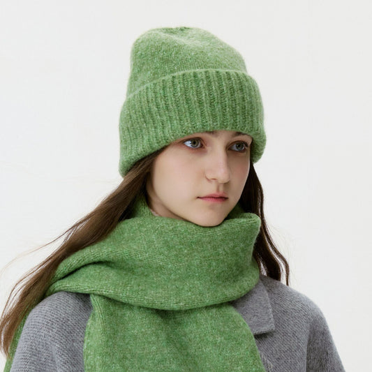 Solid Color Knitted Beanie for Men and Women - Stylish and Warm