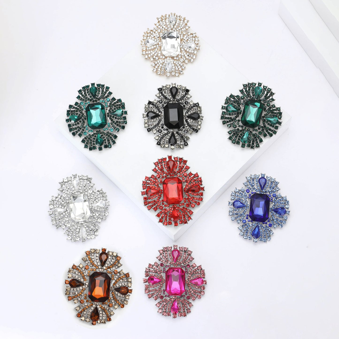 Luxury Alloy Crystal Brooch for Women Elegant Geometric Lapel Pin