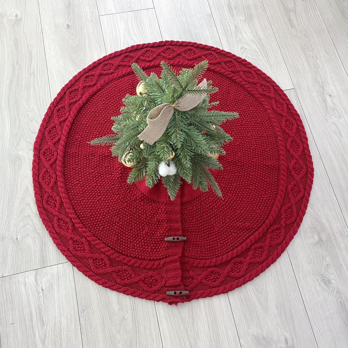 Knitted Christmas Tree Skirt in Red and Khaki - Decorative Capes for Festive Seasons