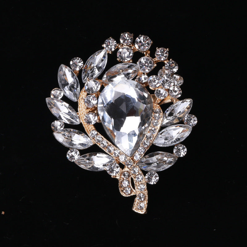 Creative Alloy Cat Brooch Crystal Glass Pin Fashion Accessory