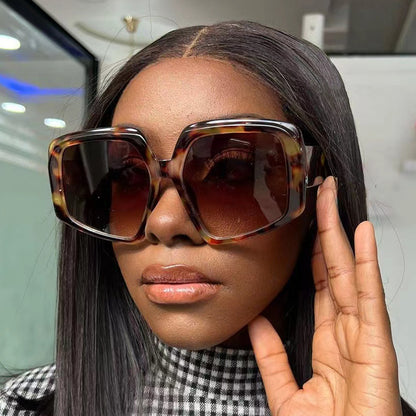 Trendy Oval Frame Sunglasses for Women
