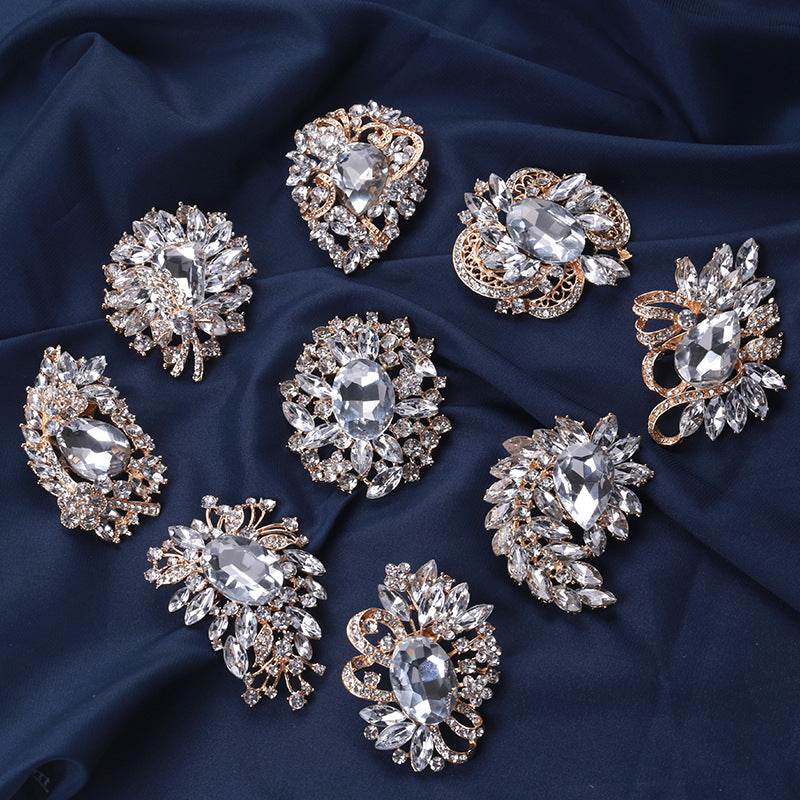 Creative Alloy Cat Brooch Crystal Glass Pin Fashion Accessory