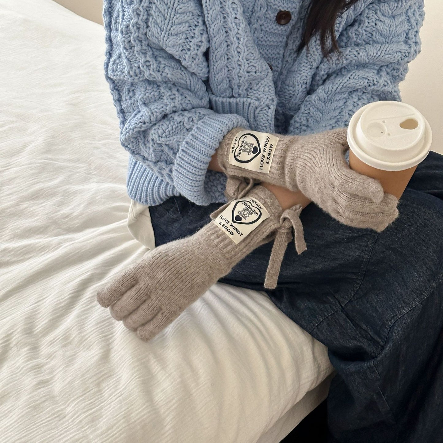 Stylish Knit Gloves with Bow Design and Touchscreen Functionality