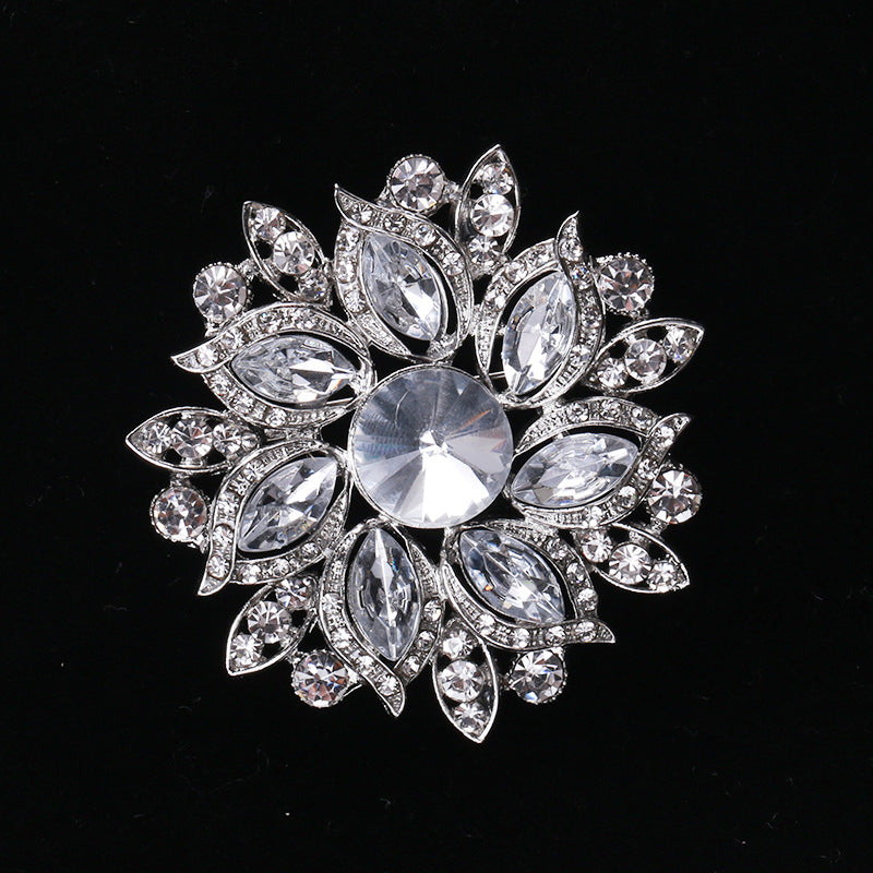 Creative Alloy Cat Brooch Crystal Glass Pin Fashion Accessory