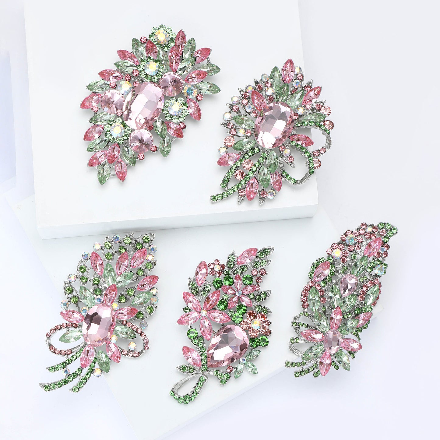 Fresh Green Floral Crystal Glass Brooch Elegant Clothing Accessory