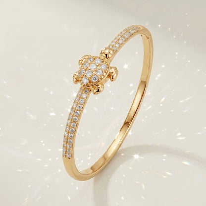 High-End Zirconia Stone Bangle with Nail Design for Weddings and Parties