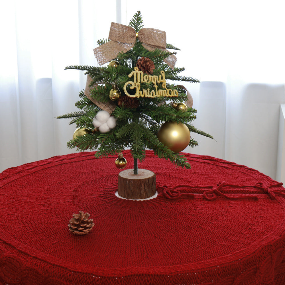 Knitted Christmas Tree Skirt in Red and Khaki - Decorative Capes for Festive Seasons
