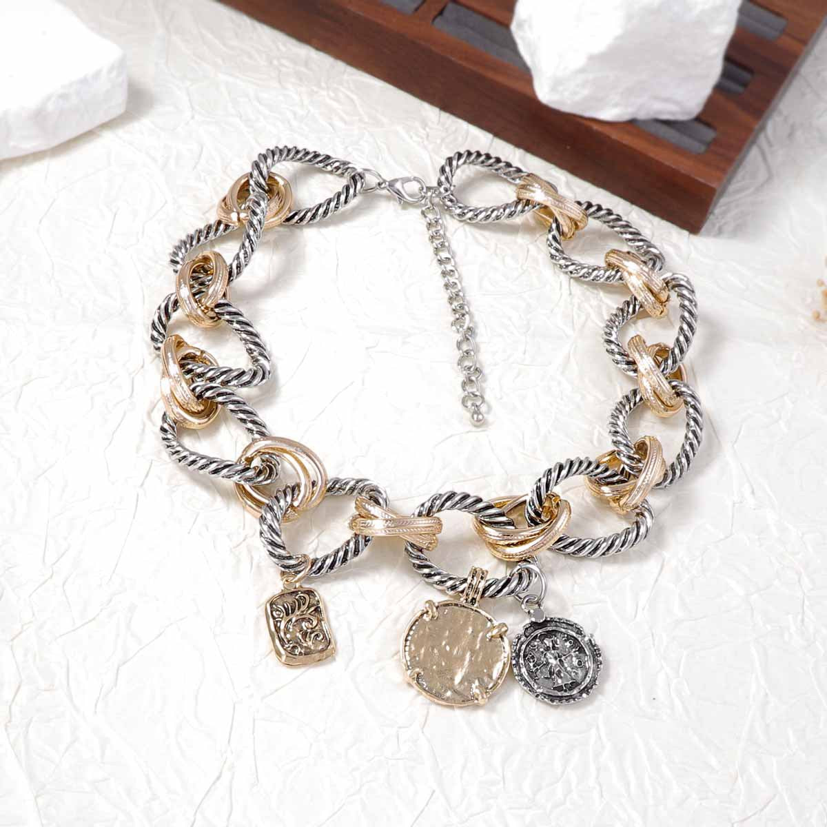 Alloy Geometric O Ring Badge Necklace Casual Chic