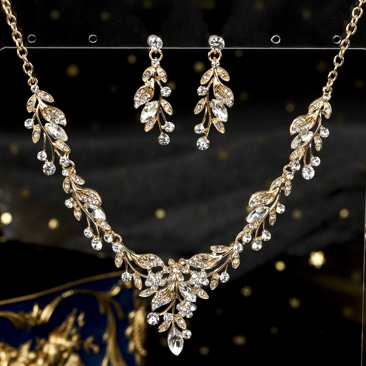 Bridal Jewelry Set With Flower Design Necklace And Earrings