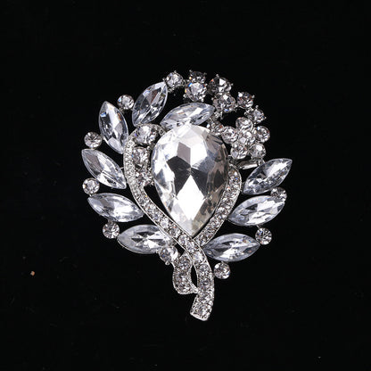 Creative Alloy Cat Brooch Crystal Glass Pin Fashion Accessory