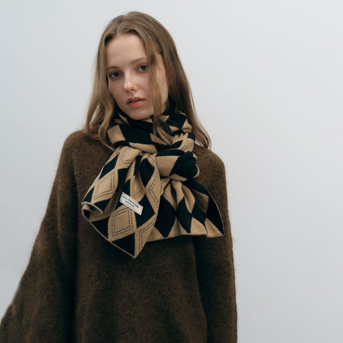 Chic Designer Diamond Woven Scarf for Women - Versatile & Warm