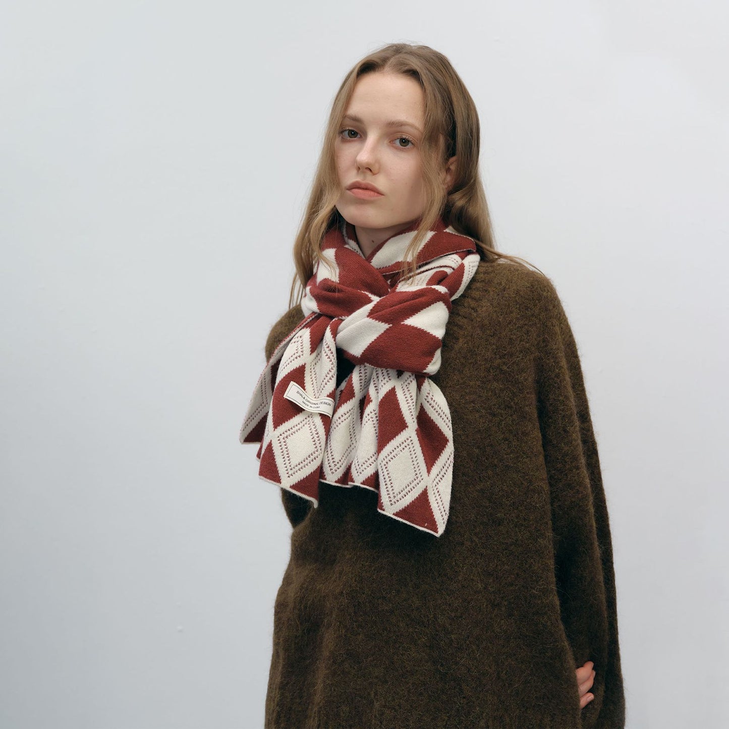 Chic Designer Diamond Woven Scarf for Women - Versatile & Warm