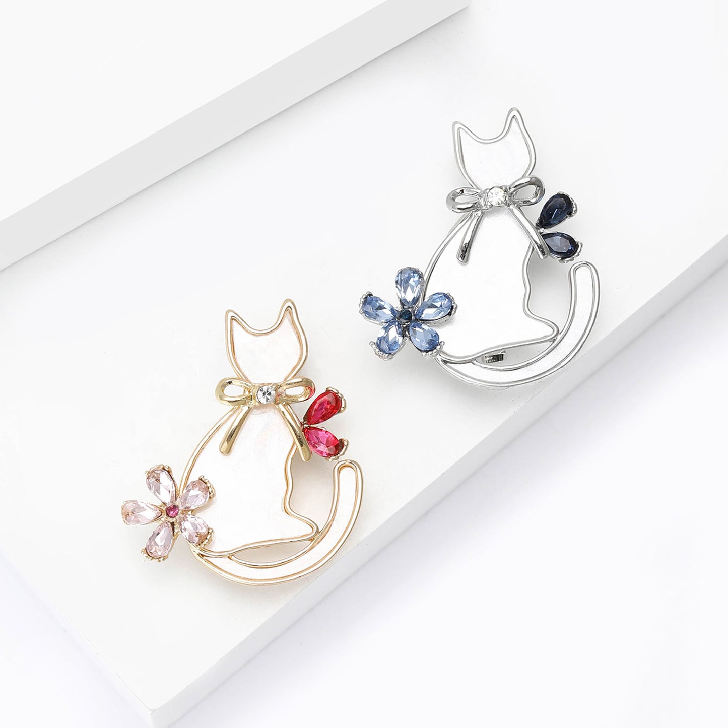 Cat Brooch Cute Rhinestone Enamel Pin Minimalist Women's Fashion Accessory