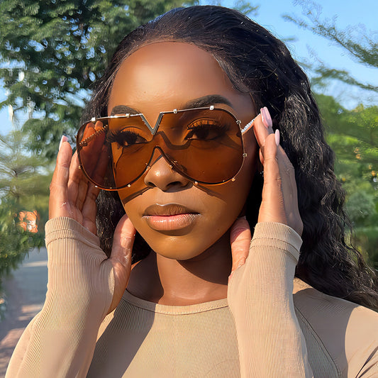 Fashionable Metal Frame Oval Sunglasses UV400 Protection