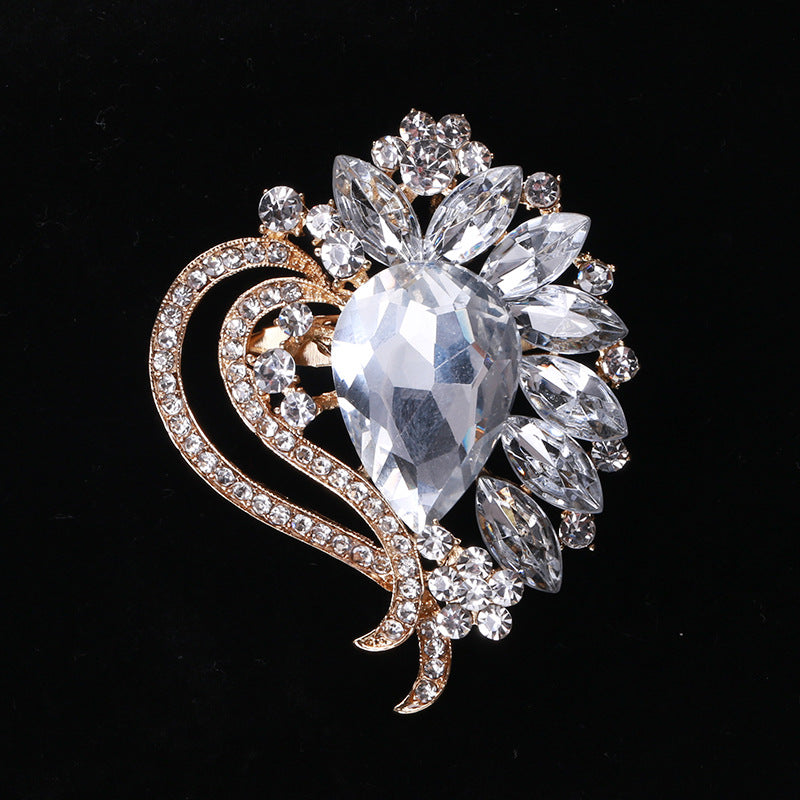 Creative Alloy Cat Brooch Crystal Glass Pin Fashion Accessory