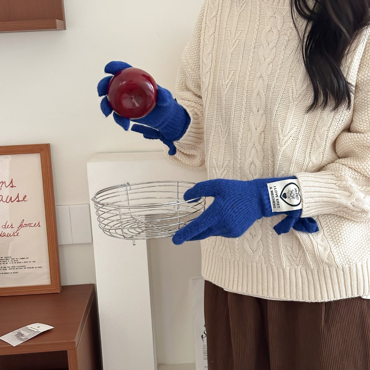 Stylish Knit Gloves with Bow Design and Touchscreen Functionality