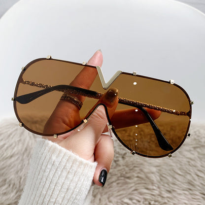 Fashionable Metal Frame Oval Sunglasses UV400 Protection