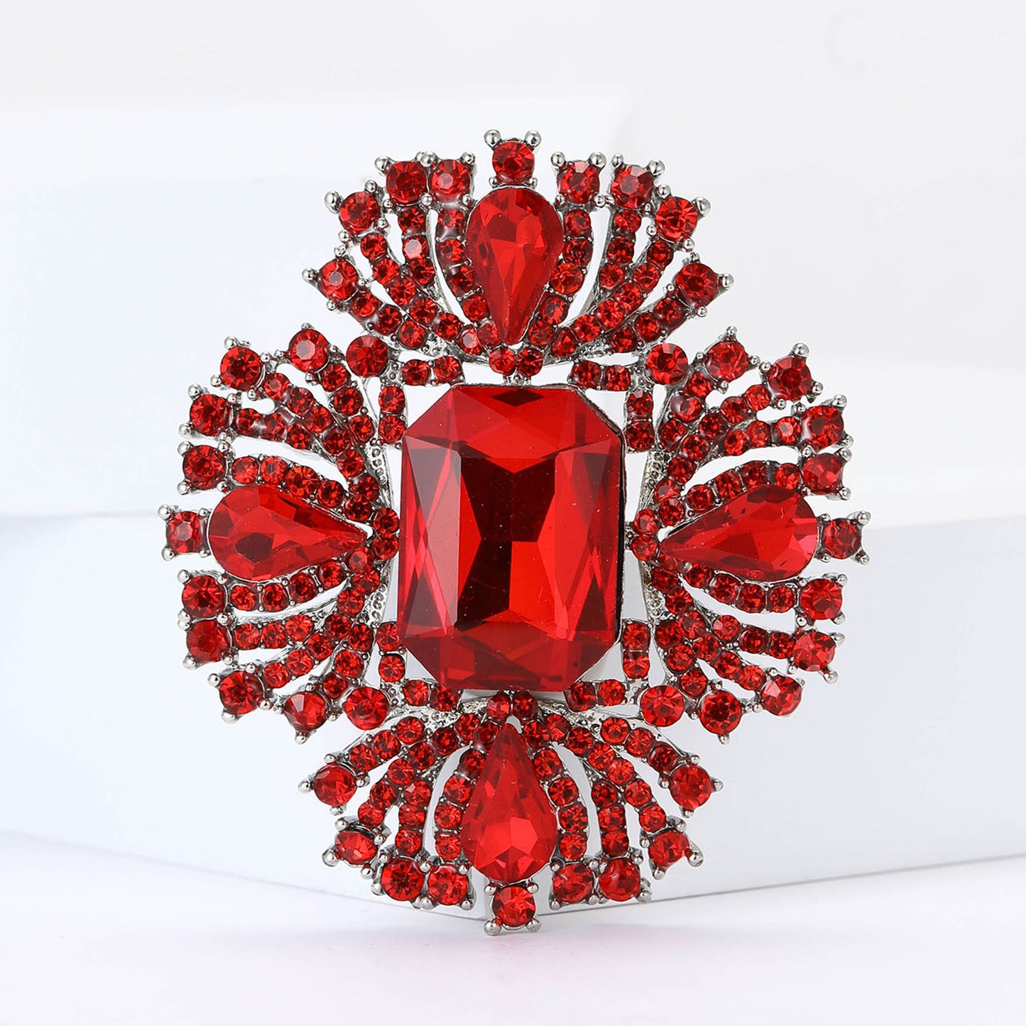 Luxury Alloy Crystal Brooch for Women Elegant Geometric Lapel Pin