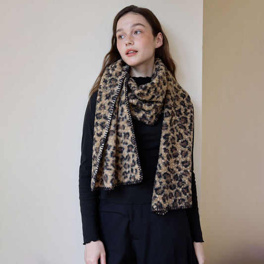 New Double-Sided Printed Leopard Print Scarf for Women - Stylish and Versatile