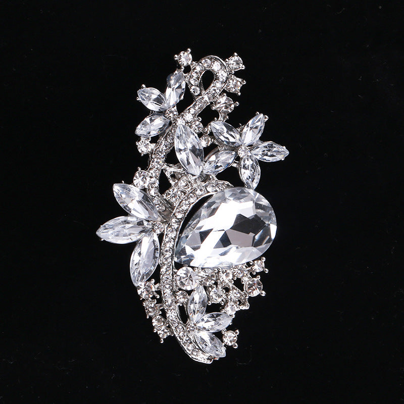 Creative Alloy Cat Brooch Crystal Glass Pin Fashion Accessory