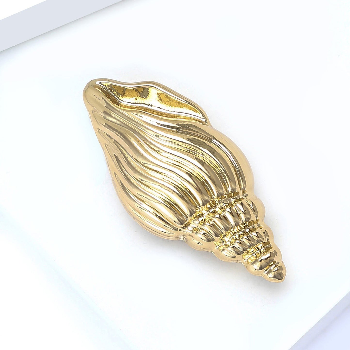 Stylish Sea Shell Brooch Unique High-End Fashion Pin