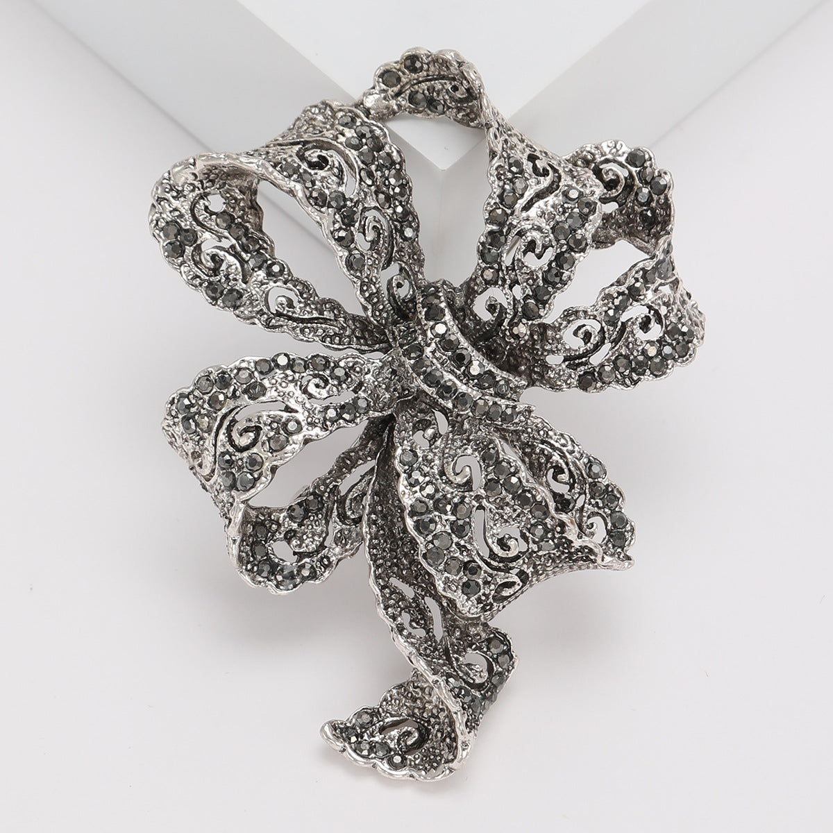 Vintage Rhinestone Bow Brooch Elegant Fashion Accessory