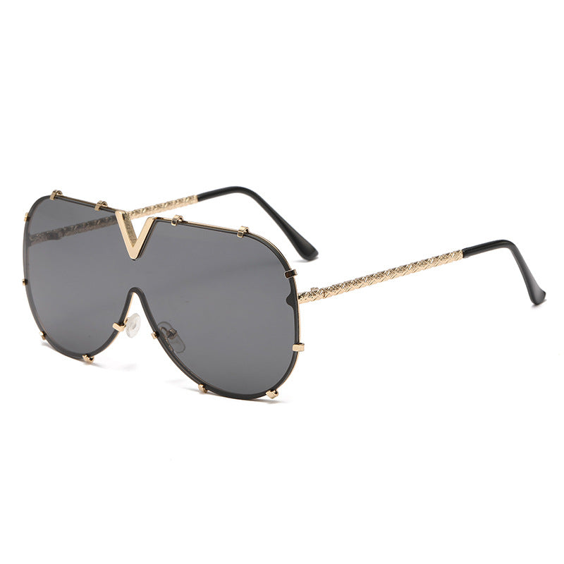 Fashionable Metal Frame Oval Sunglasses UV400 Protection