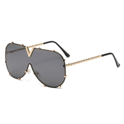 Fashionable Metal Frame Oval Sunglasses UV400 Protection