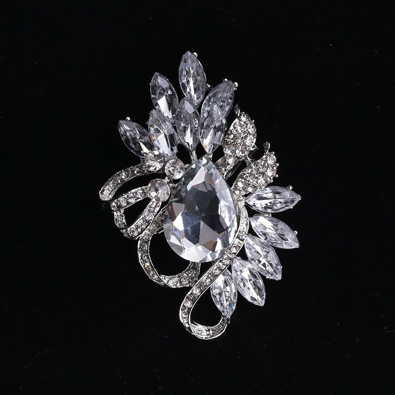 Creative Alloy Cat Brooch Crystal Glass Pin Fashion Accessory