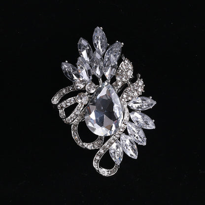 Creative Alloy Cat Brooch Crystal Glass Pin Fashion Accessory
