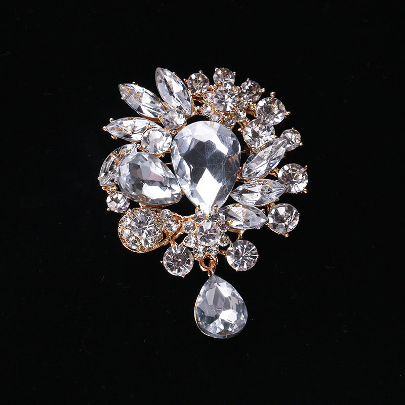 Creative Alloy Cat Brooch Crystal Glass Pin Fashion Accessory