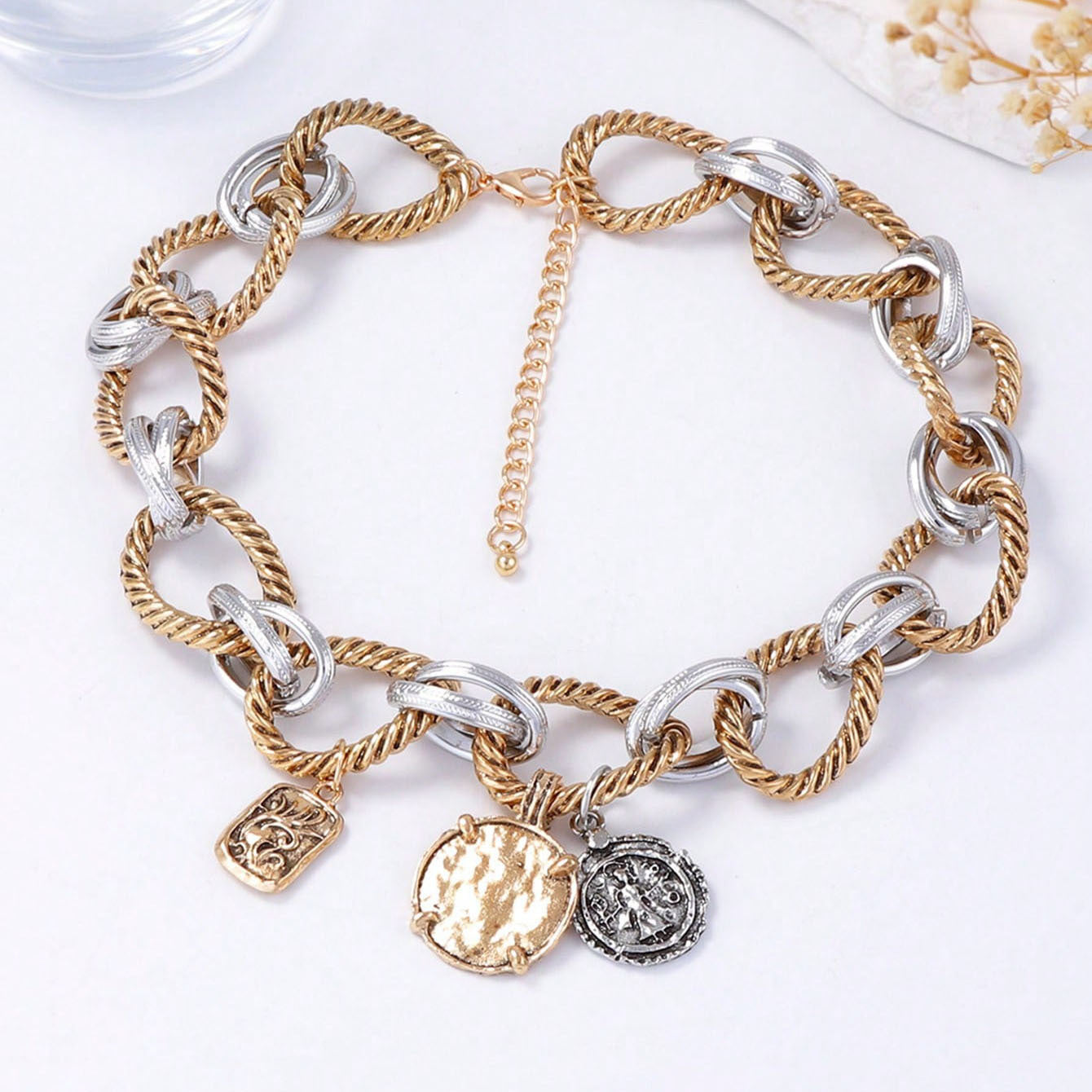 Alloy Geometric O Ring Badge Necklace Casual Chic