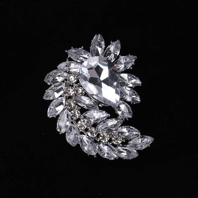 Creative Alloy Cat Brooch Crystal Glass Pin Fashion Accessory