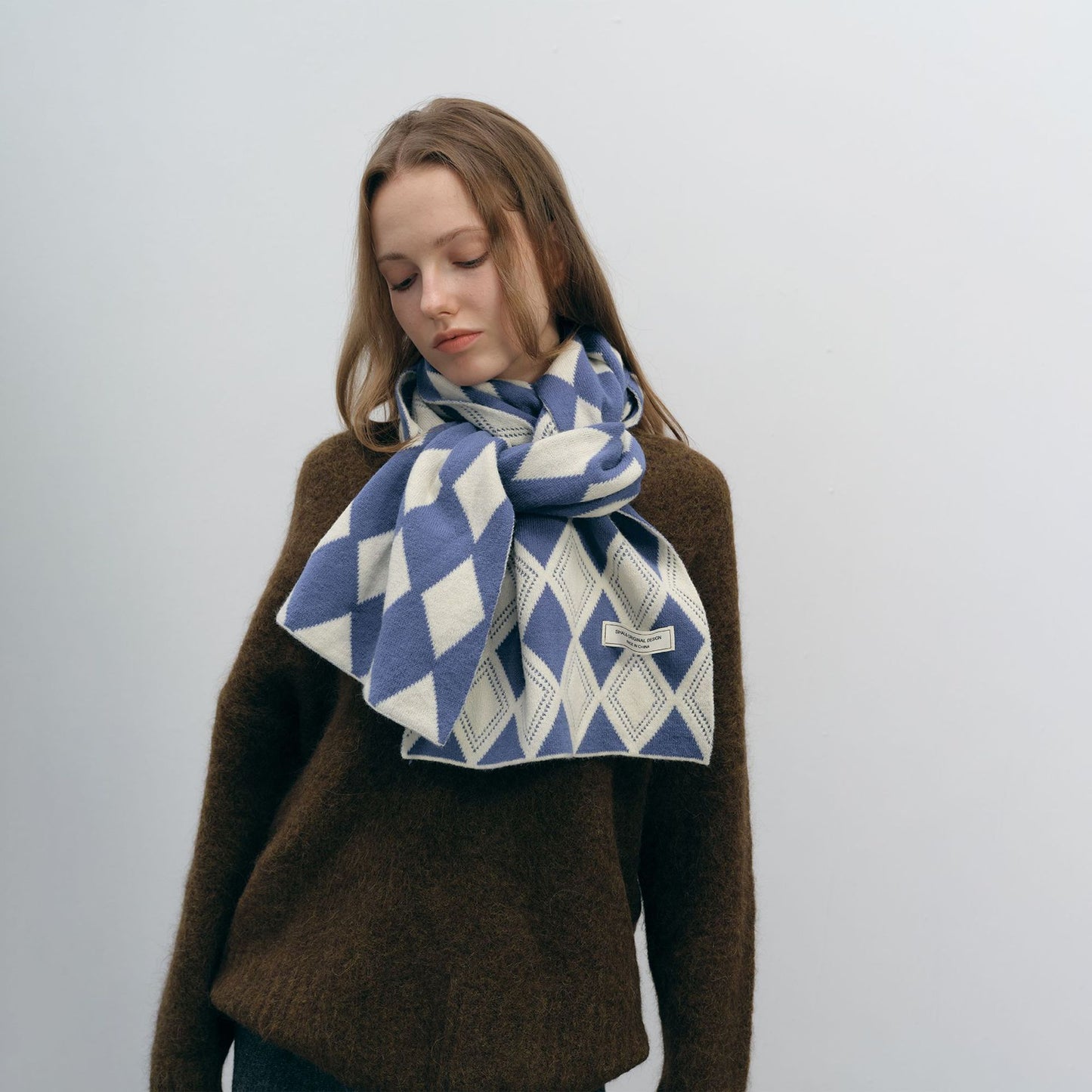 Chic Designer Diamond Woven Scarf for Women - Versatile & Warm