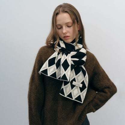 Chic Designer Diamond Woven Scarf for Women - Versatile & Warm