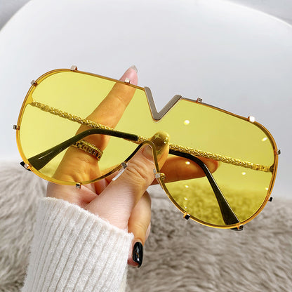 Fashionable Metal Frame Oval Sunglasses UV400 Protection