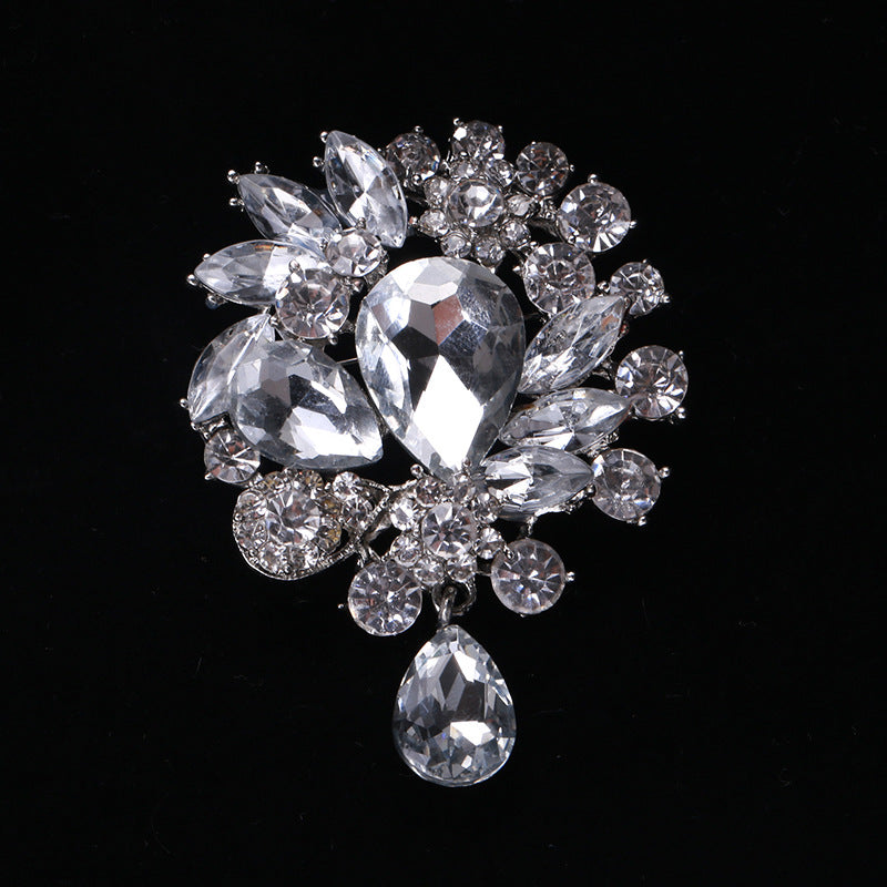 Creative Alloy Cat Brooch Crystal Glass Pin Fashion Accessory