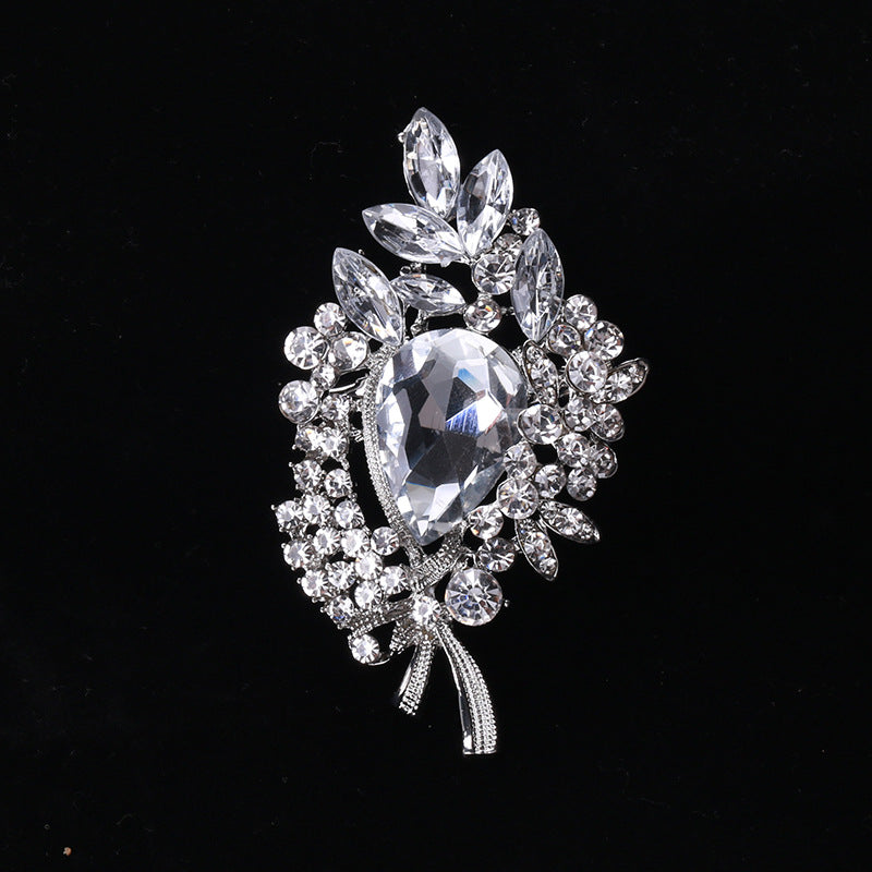 Creative Alloy Cat Brooch Crystal Glass Pin Fashion Accessory